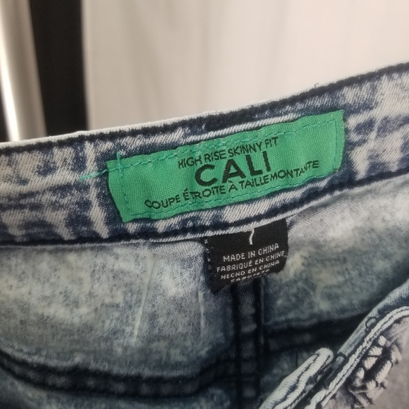 Cali Denim High Rise Skinny Acid-Wash - Picture 2 of 5